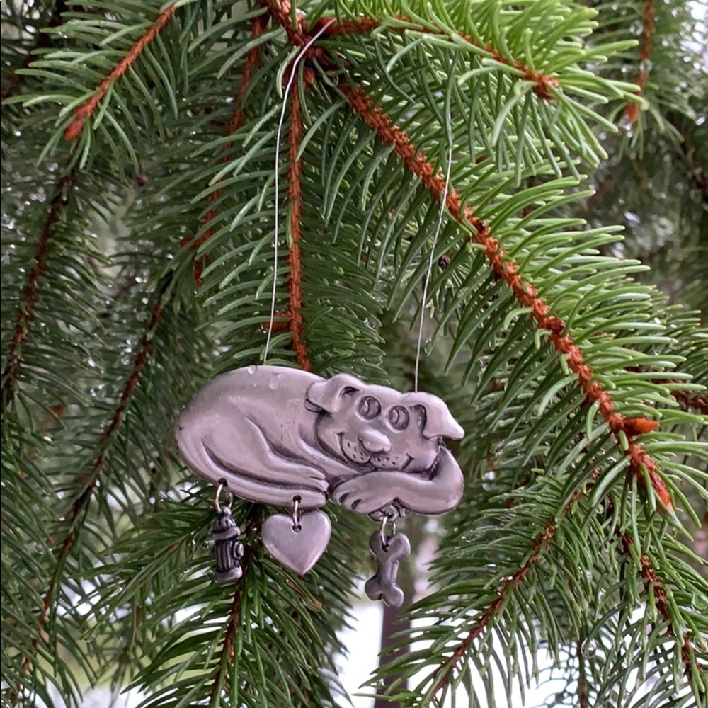 🎁 free with a purchase of $25 🎄🐕 The Pet Boutique Pin/Christmas tree ornament